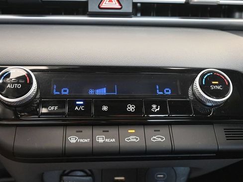Used 2025 Hyundai Elantra Sport FWD image 32