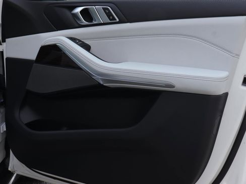 New 2026 BMW X5 xDrive40i w/ Climate Comfort Package image 19