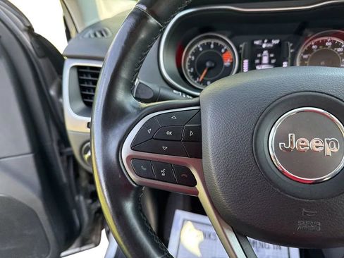Used 2019 Jeep Cherokee Latitude Plus FWD image 15