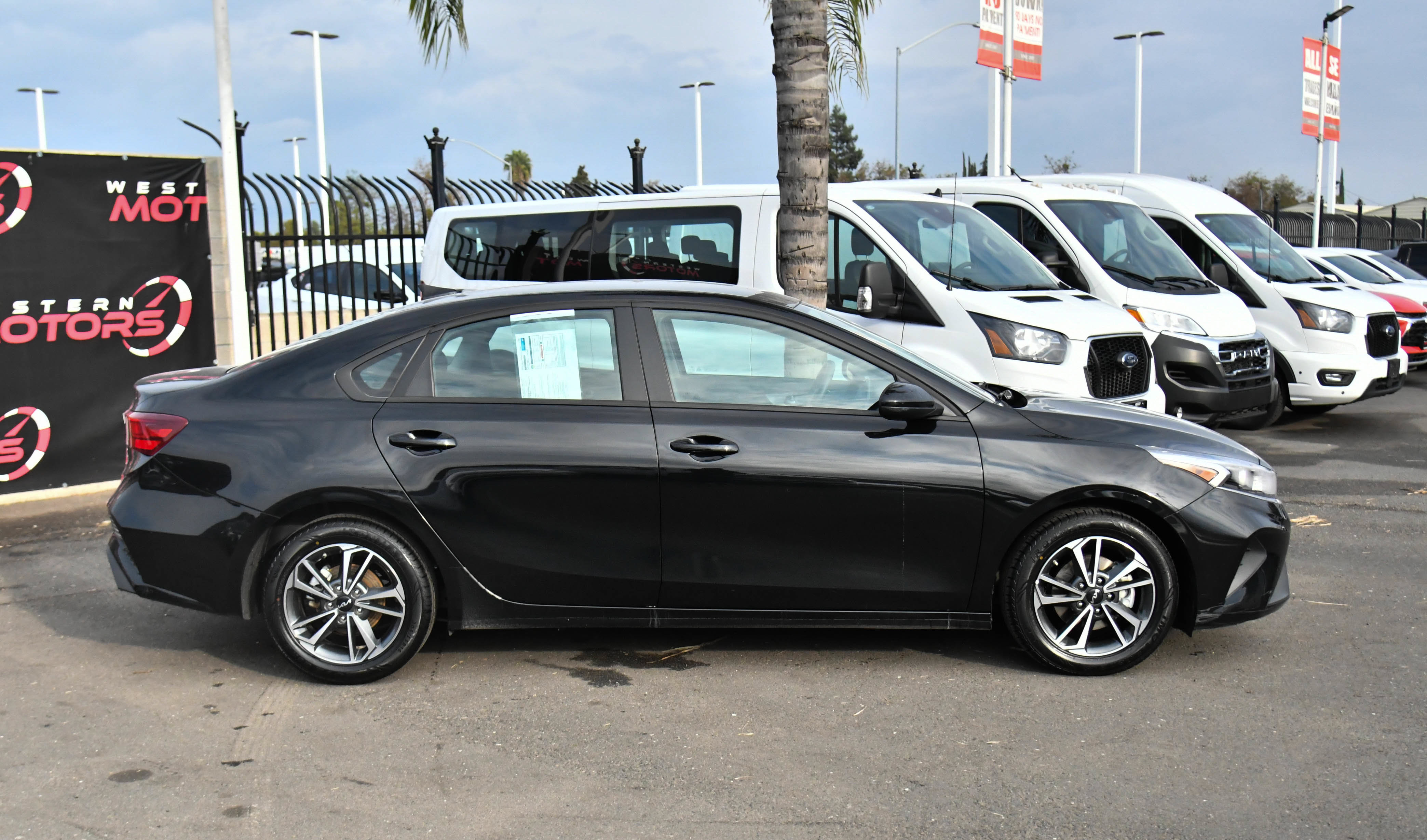 Used 2024 Kia Forte LXS FWD image 9