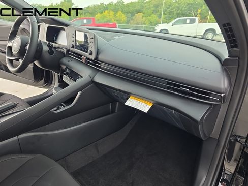 Certified 2025 Hyundai Elantra Sport FWD image 36