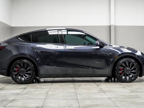 Used 2024 Tesla Model Y Performance image 7