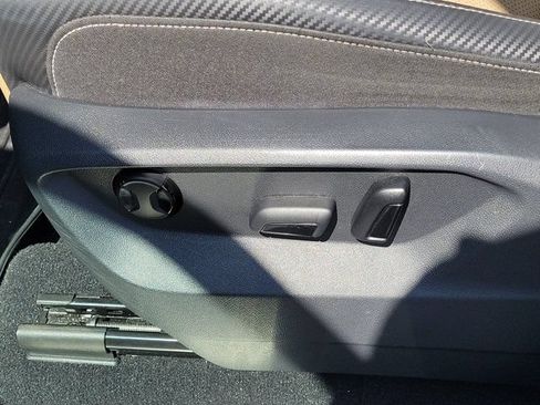 Used 2024 Volkswagen Atlas Cross Sport SE w/ Panoramic Sunroof Package FWD image 19