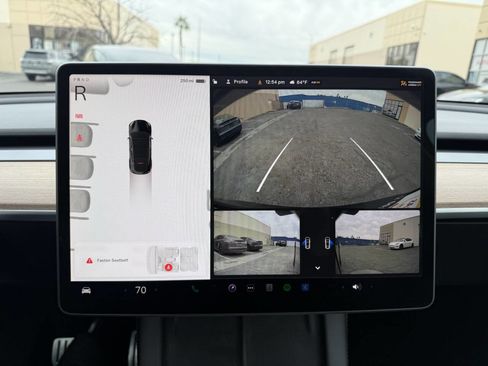 Used 2023 Tesla Model Y Performance image 11