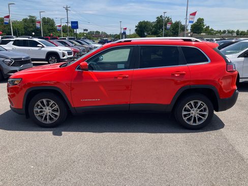 Used 2021 Jeep Cherokee Latitude Lux w/ Comfort/Convenience Group FWD image 4