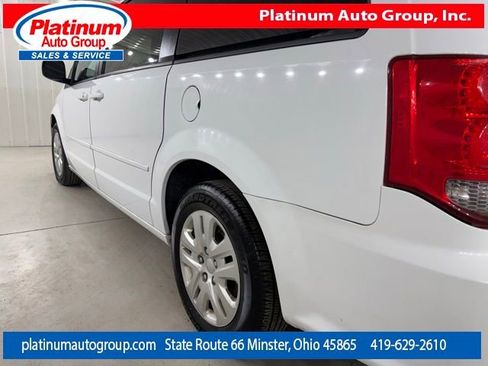 Used 2017 Dodge Grand Caravan SE FWD image 41