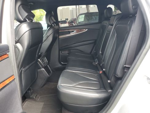 Used 2019 Lincoln Nautilus Select image 10