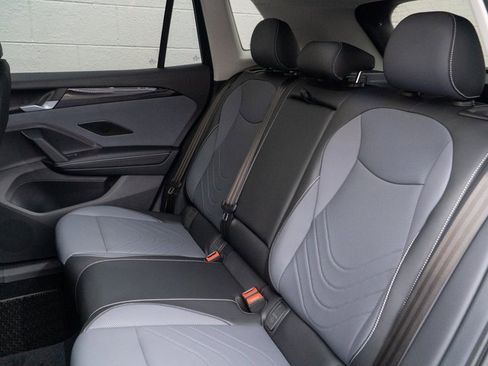 New 2026 Volkswagen Tiguan SE image 9