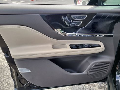 Certified 2022 Lincoln Corsair FWD image 14