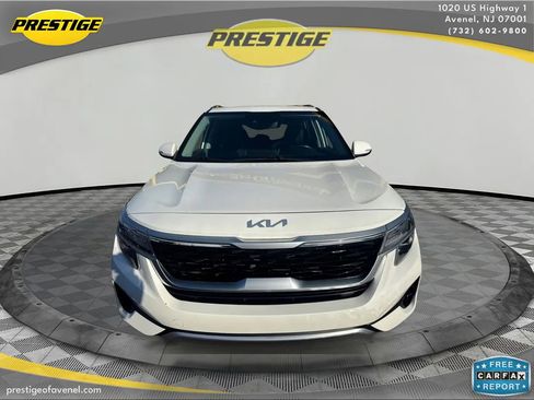 Used 2022 Kia Seltos EX image 2