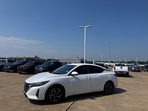 Certified 2024 Nissan Sentra SV FWD image 10