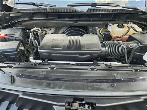 Used 2024 Chevrolet Suburban LT RWD image 22