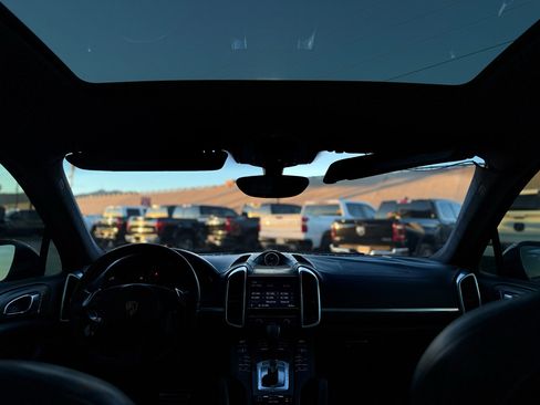 Used 2014 Porsche Cayenne Turbo image 19