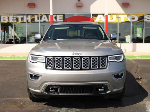 Used 2017 Jeep Grand Cherokee Overland AWD/4WD image 2