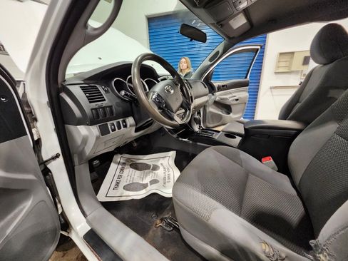 Used 2015 Toyota Tacoma 4x4 Access Cab image 22