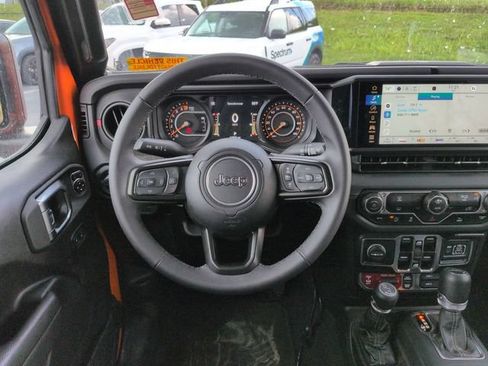 Used 2025 Jeep Gladiator Rubicon AWD/4WD image 15