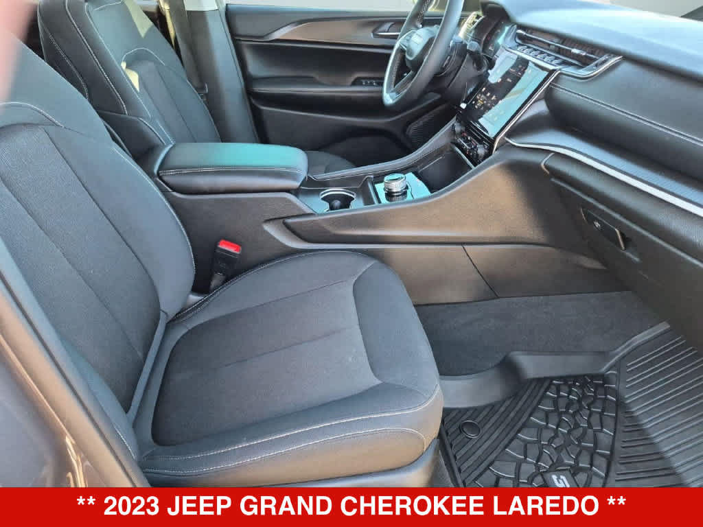 Used 2023 Jeep Grand Cherokee Laredo RWD image 21
