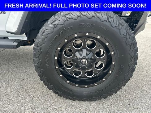 Used 2020 Jeep Wrangler Unlimited Sahara AWD/4WD image 29