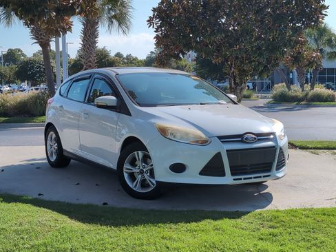 Used 2014 Ford Focus SE FWD image 1