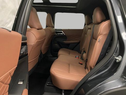 New 2025 Mitsubishi Outlander SEL image 29