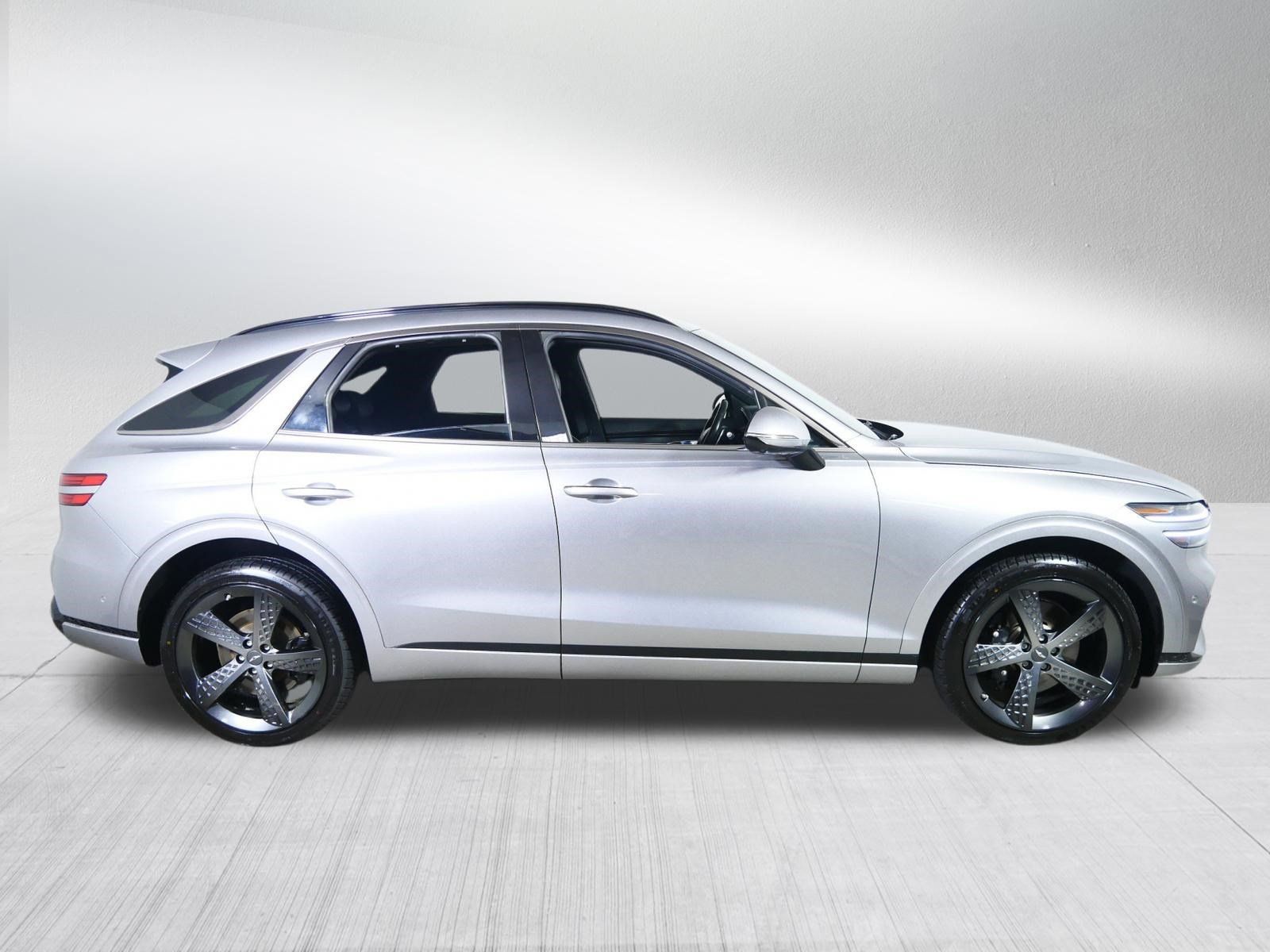 Used 2023 Genesis GV70 3.5T Sport w/ Sport Prestige Package AWD/4WD image 8