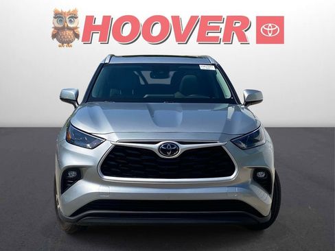 Used 2025 Toyota Highlander XLE AWD/4WD image 8