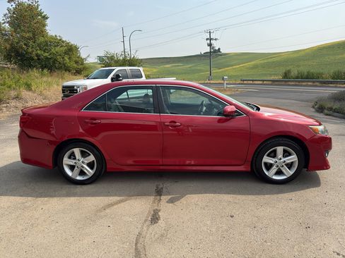 Used 2013 Toyota Camry SE FWD image 4