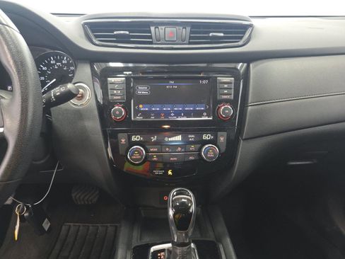 Used 2020 Nissan Rogue SV FWD image 14