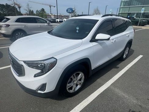 Used 2020 GMC Terrain SLE w/ Driver Convenience Package image 3