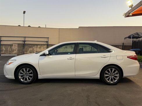 Used 2016 Toyota Camry XLE w/ Moonroof Package FWD image 6