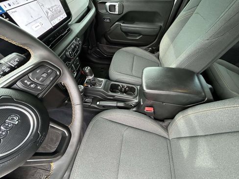 Used 2024 Jeep Wrangler Sport S image 10