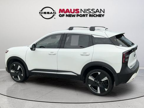 Certified 2025 Nissan Kicks SR FWD image 7