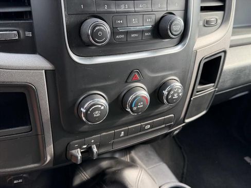Used 2015 RAM 3500 Tradesman w/ Chrome Appearance Group AWD/4WD image 17