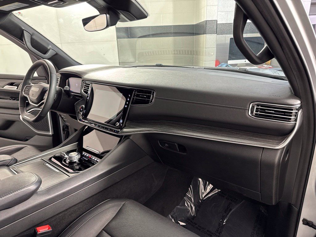 Used 2024 Jeep Wagoneer Series II w/ Flexible Seating Group AWD/4WD image 19