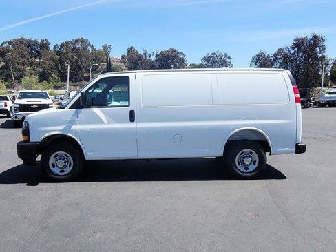 Used 2026 Chevrolet Express 2500 w/ Driver Convenience Package RWD image 5