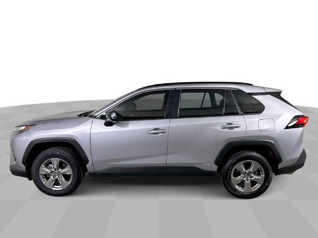 Used 2025 Toyota RAV4 LE AWD/4WD image 5