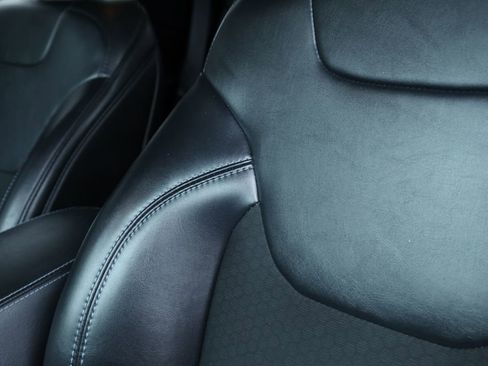 Used 2019 Jeep Cherokee Latitude Plus w/ Cold Weather Group image 26