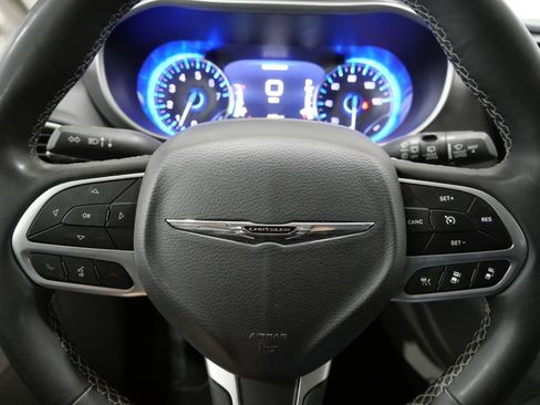 Used 2024 Chrysler Pacifica Touring-L FWD image 16