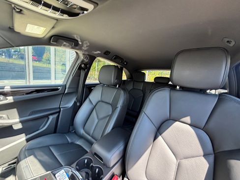 Certified 2024 Porsche Macan image 19