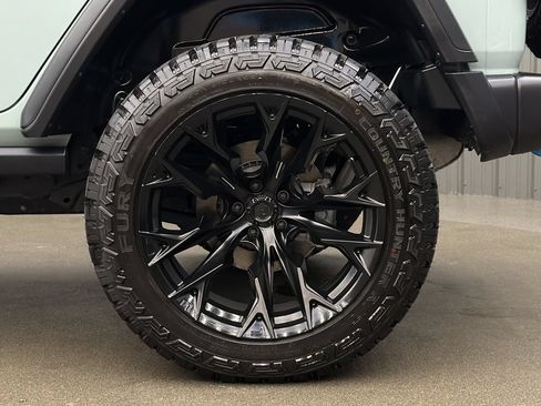 Used 2024 Jeep Wrangler Unlimited AWD/4WD image 12