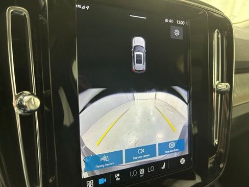 Used 2025 Volvo XC40 B5 Core image 15