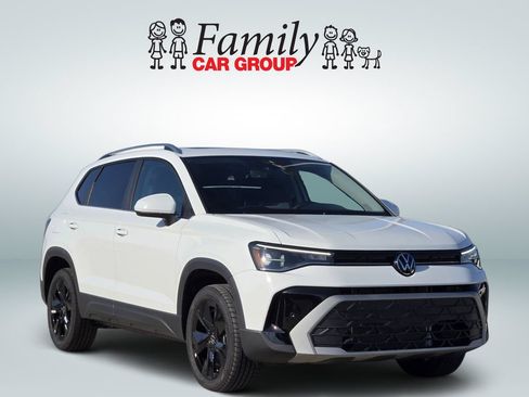 New 2026 Volkswagen Taos SE FWD image 2
