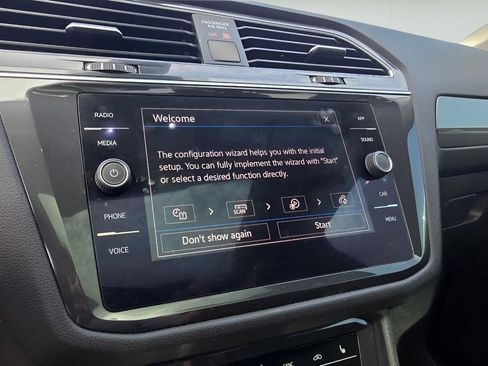 Used 2022 Volkswagen Tiguan SE w/ Panoramic Sunroof Package AWD/4WD image 15