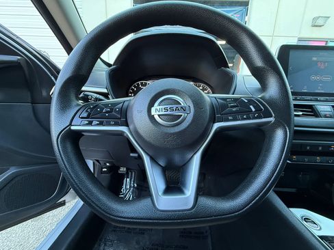 Used 2021 Nissan Altima 2.5 SV FWD image 25