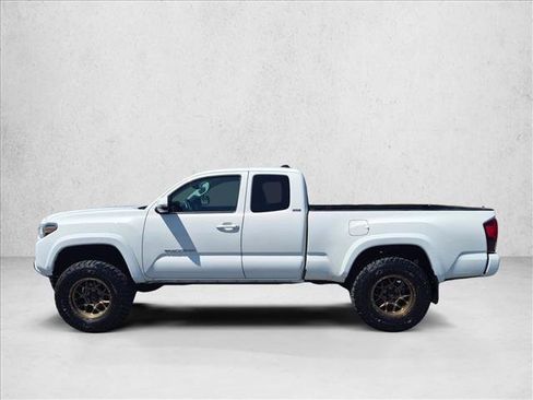 Used 2020 Toyota Tacoma SR5 RWD image 9