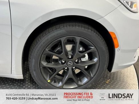 New 2026 Chrysler Pacifica Limited w/ S Appearance Package image 12