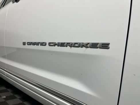Used 2022 Jeep Grand Cherokee Summit AWD/4WD image 11