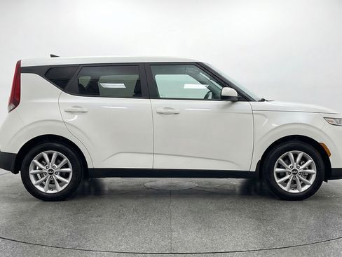 Used 2025 Kia Soul LX w/ LX Technology Package image 11