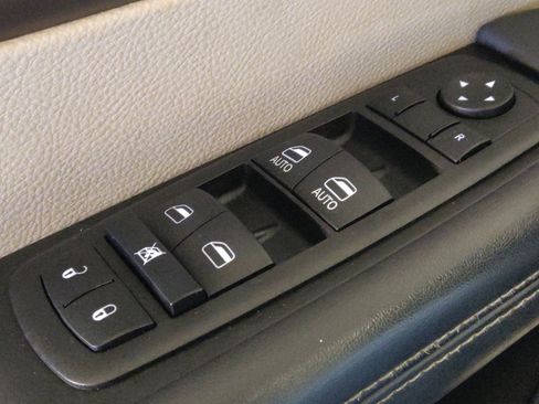 Used 2023 Chrysler Voyager LX FWD image 27