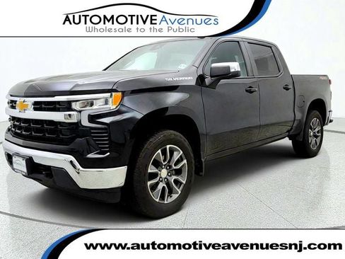 Used 2022 Chevrolet Silverado 1500 LT AWD/4WD image 1